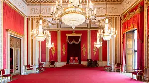 Buckingham Palace and Crown Jewels of London tour with River Cruise